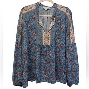 Luukse woman's blue paisley and floral top.  Size 3X‎